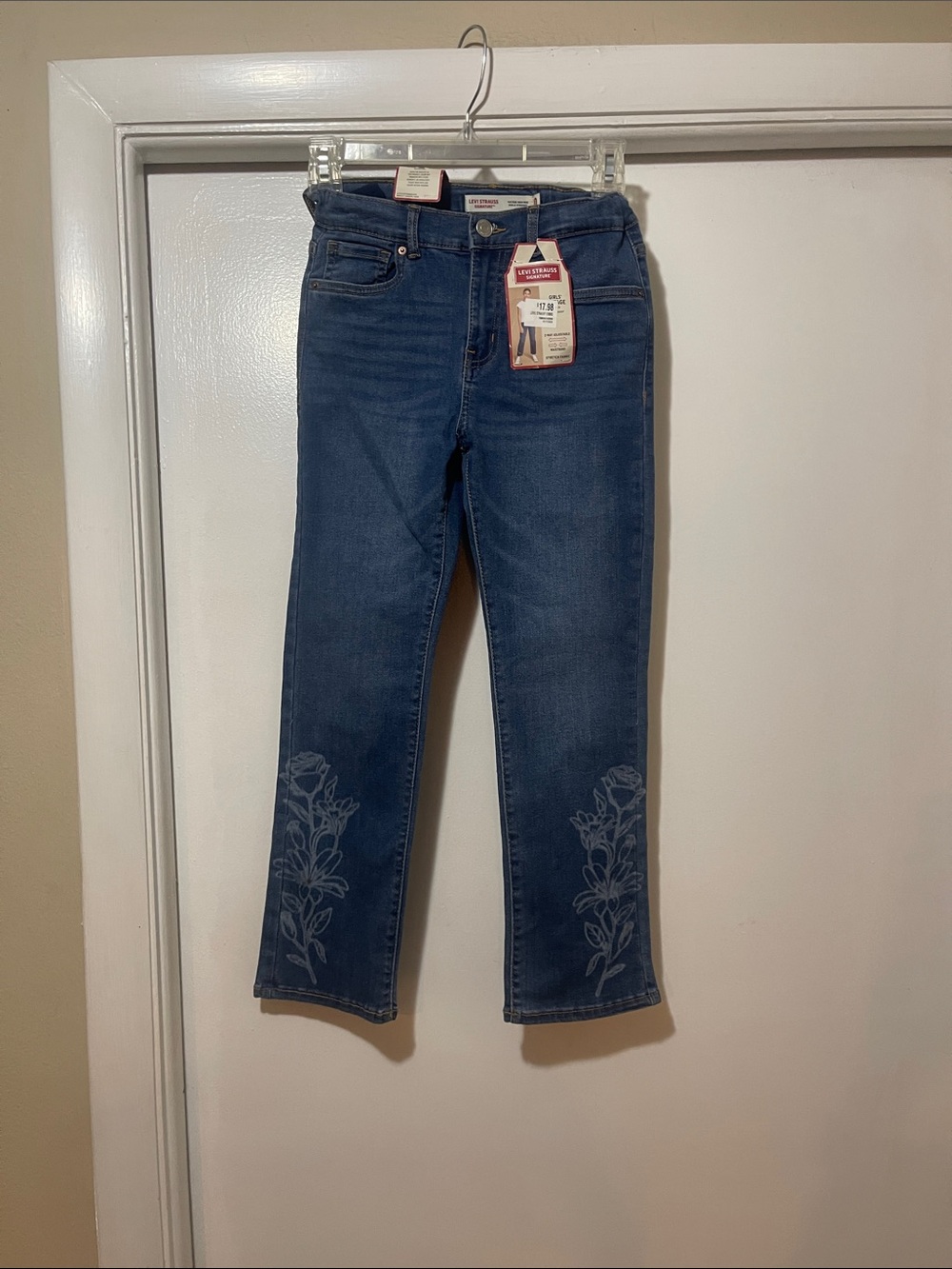 Levi's gils Blue  Jeans with Embroidered Florals nwt size 10